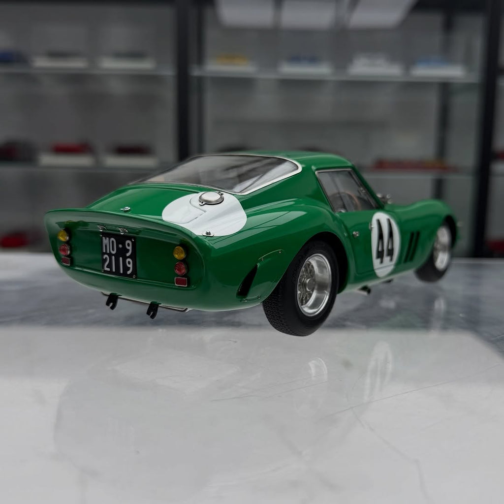 Ferrari 250 GTO 1:18 scale model