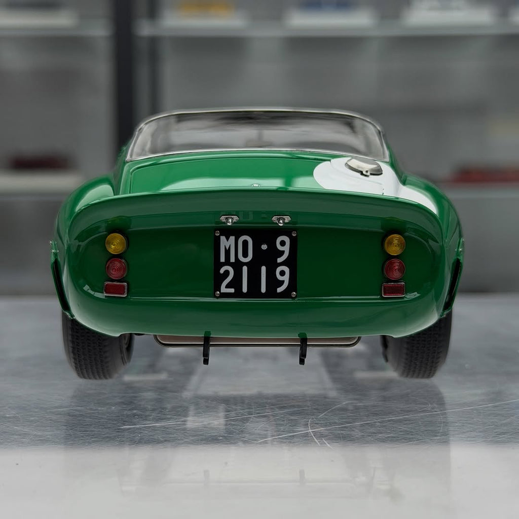 Ferrari 250 GTO 1:18 scale model