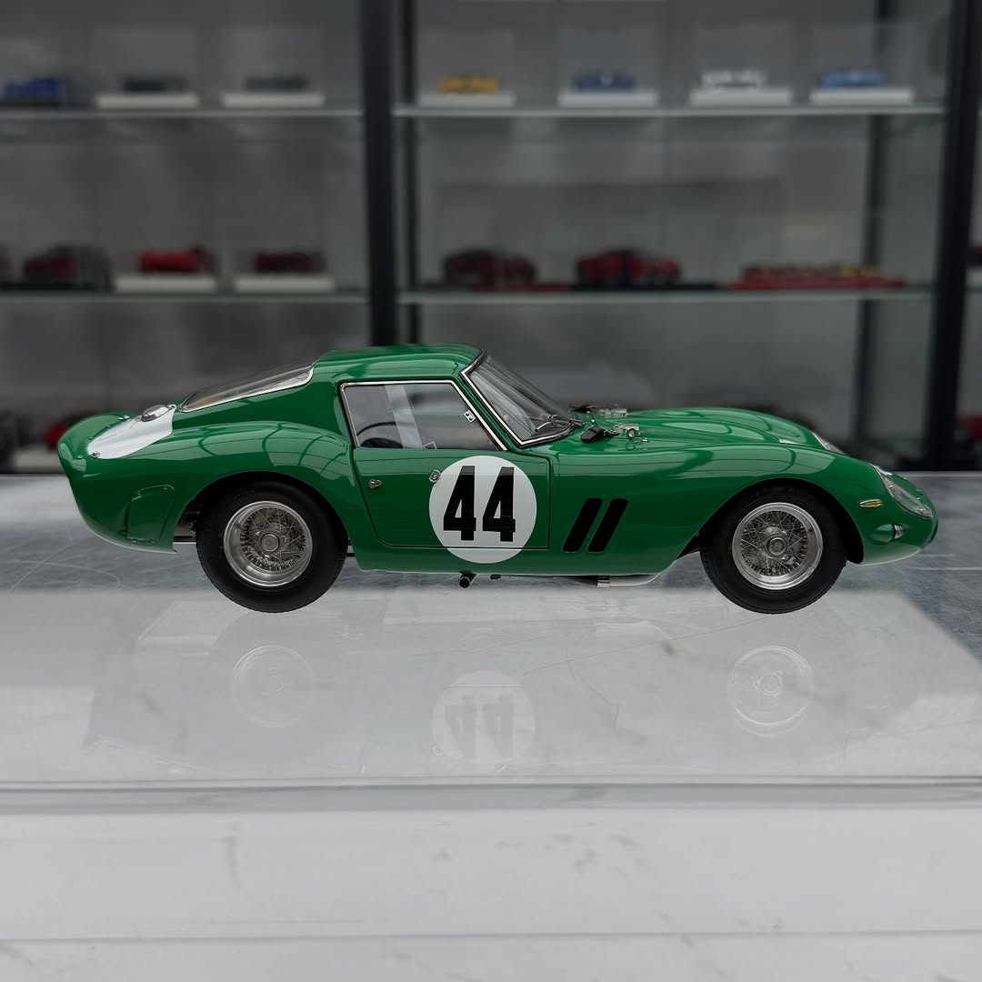 Ferrari 250 GTO 1:18 scale model