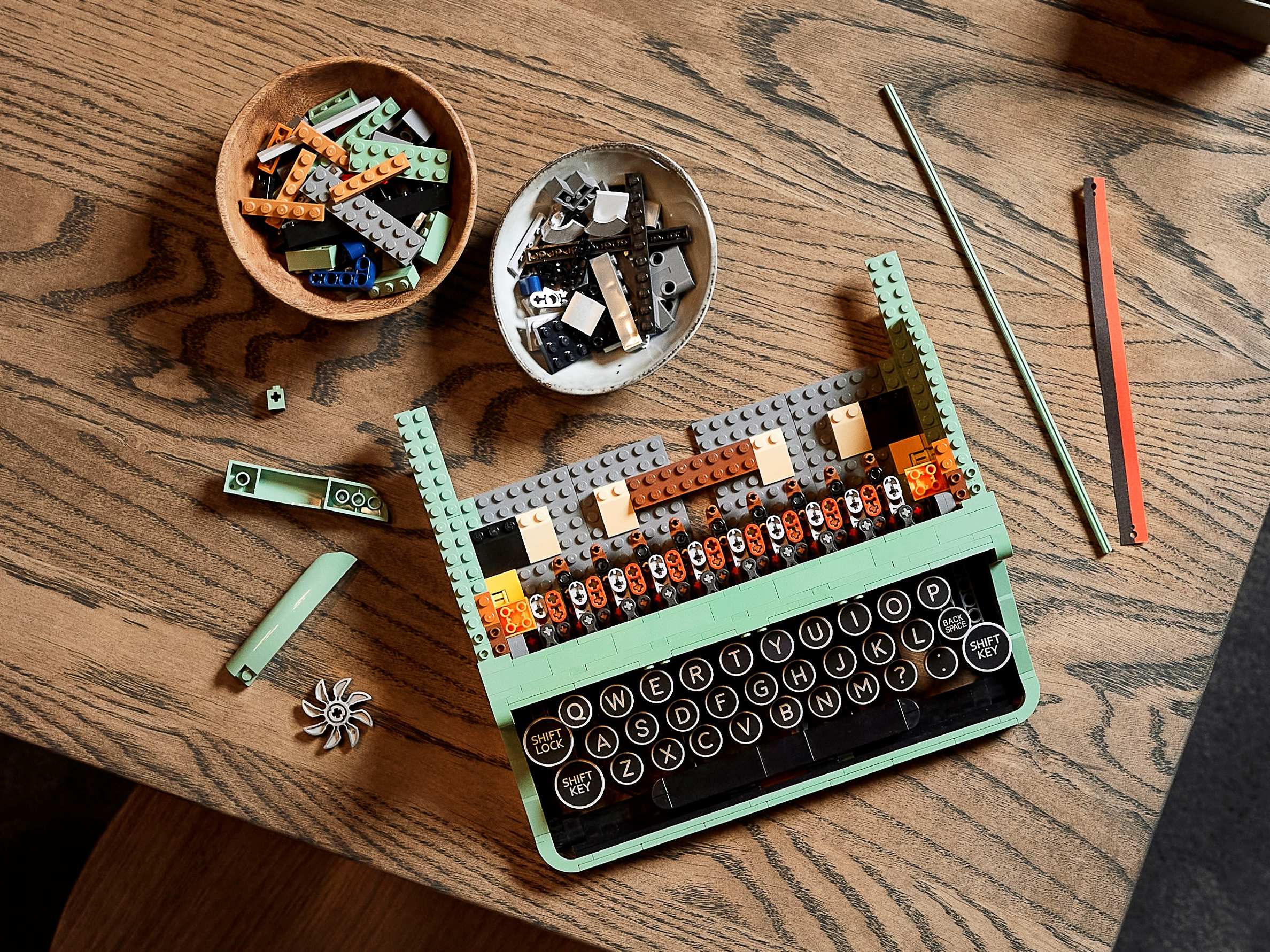 Typewriter IDEAS #21327 (2079+pcs)